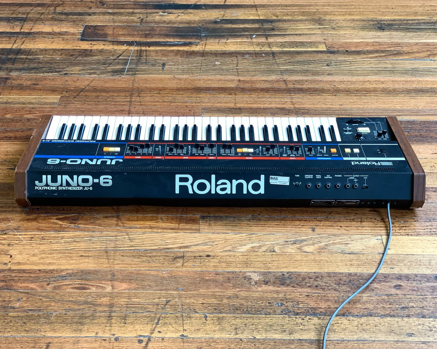 '82 Roland Juno 6 - Polyphonic Synthesiser