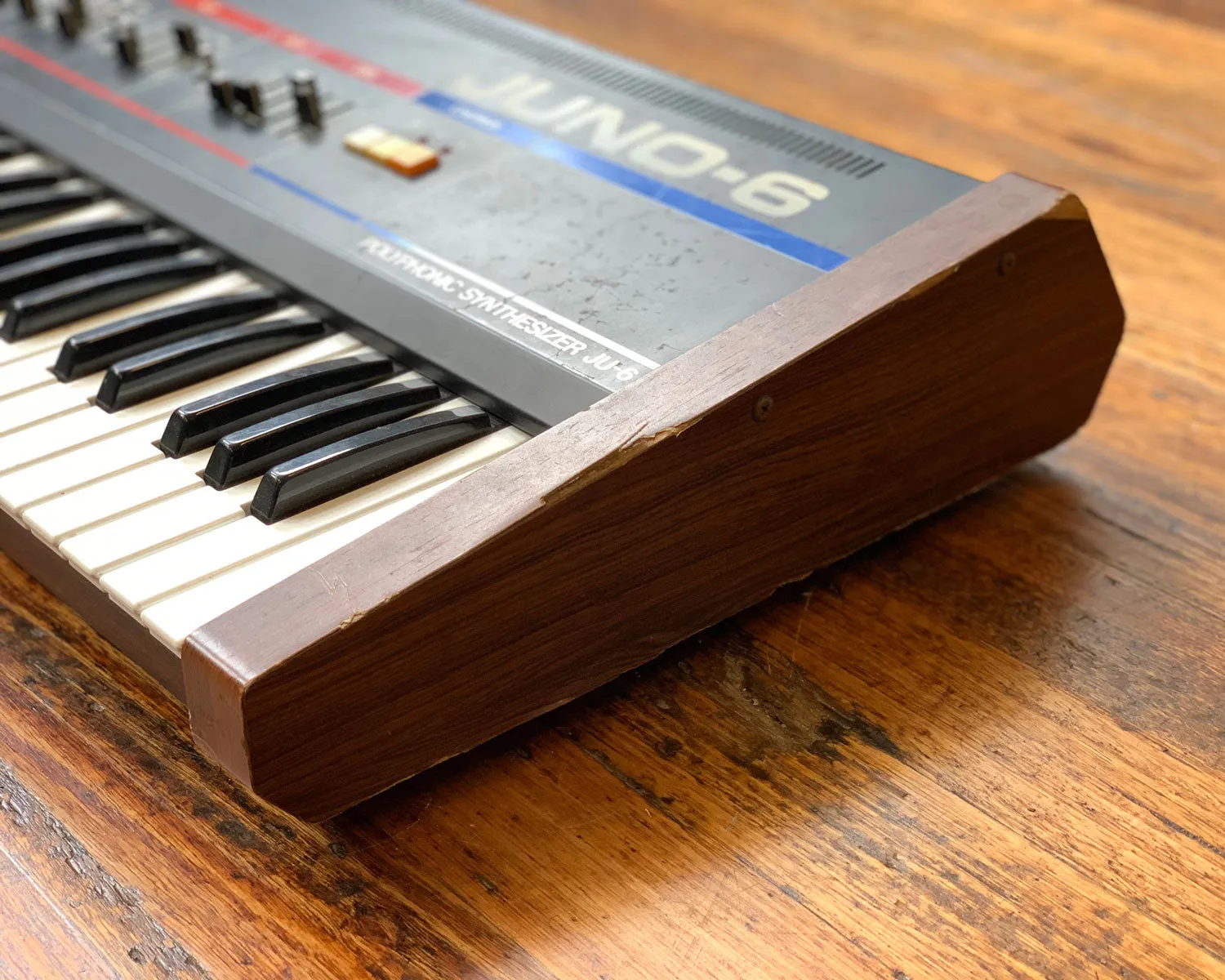 '82 Roland Juno 6 - Polyphonic Synthesiser