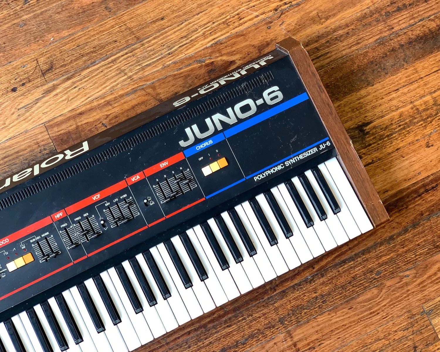 '82 Roland Juno 6 - Polyphonic Synthesiser
