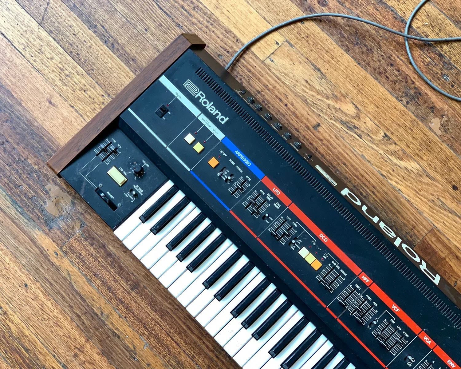 '82 Roland Juno 6 - Polyphonic Synthesiser