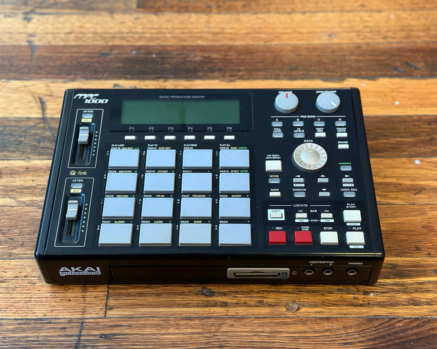 AKAI MPC1000 MIDI Production Center