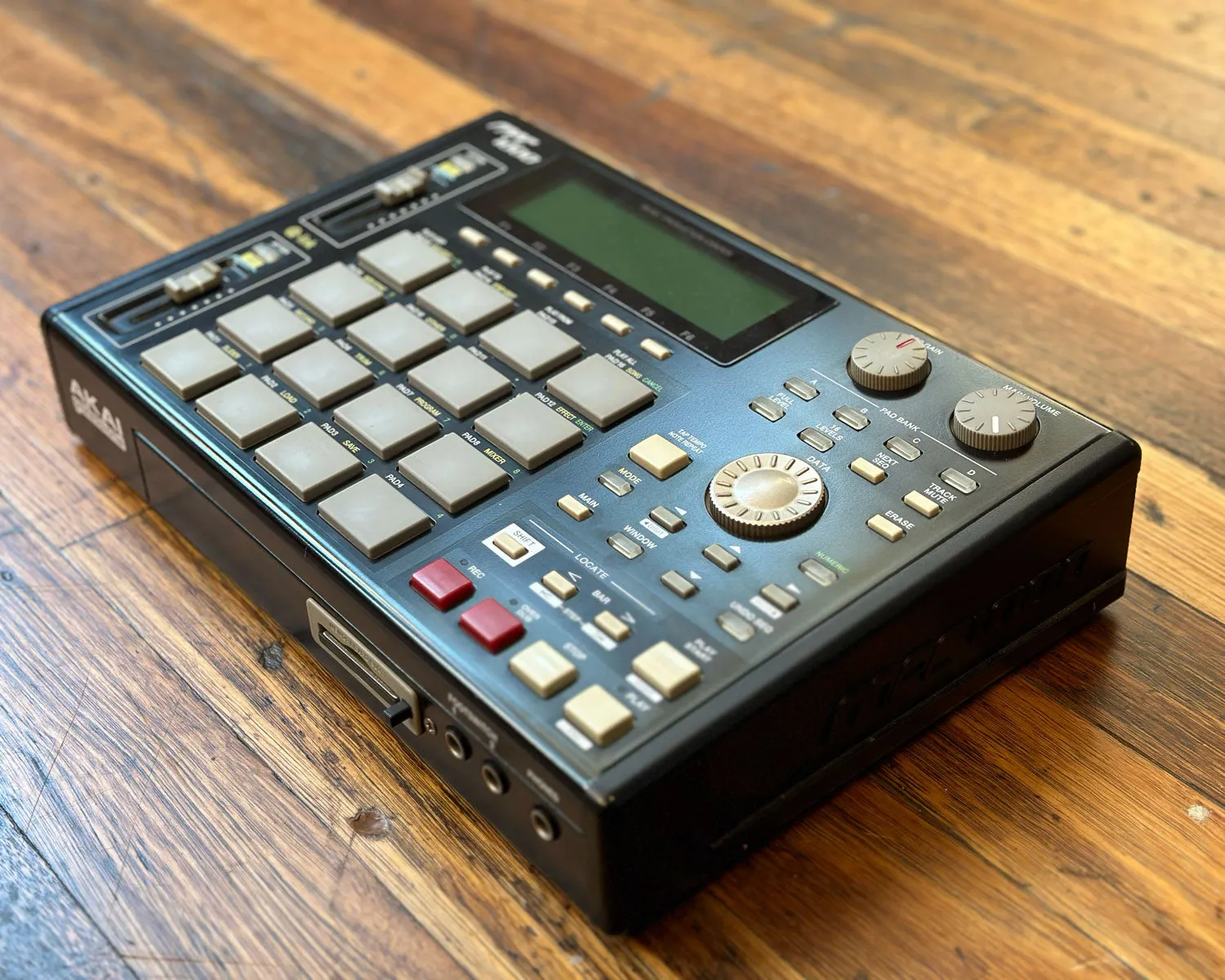 AKAI MPC1000 MIDI Production Center