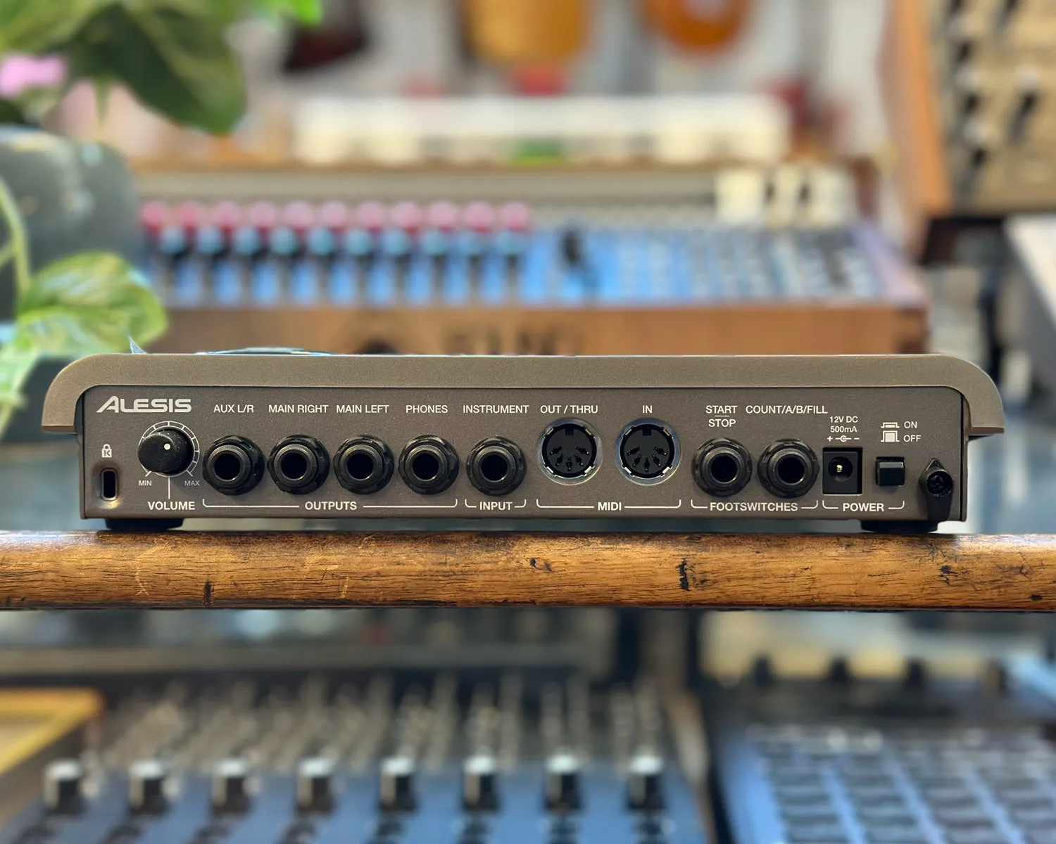 Alesis SR18 Drum Machine