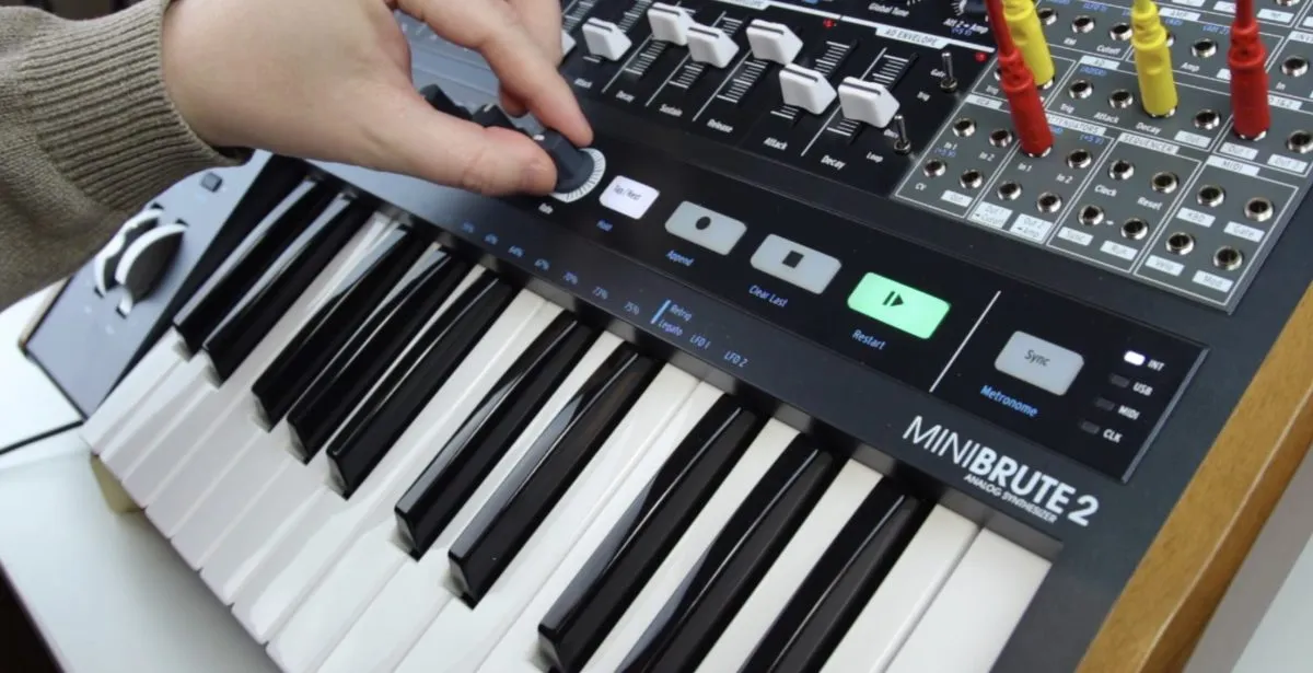 Arturia Minibrute 2