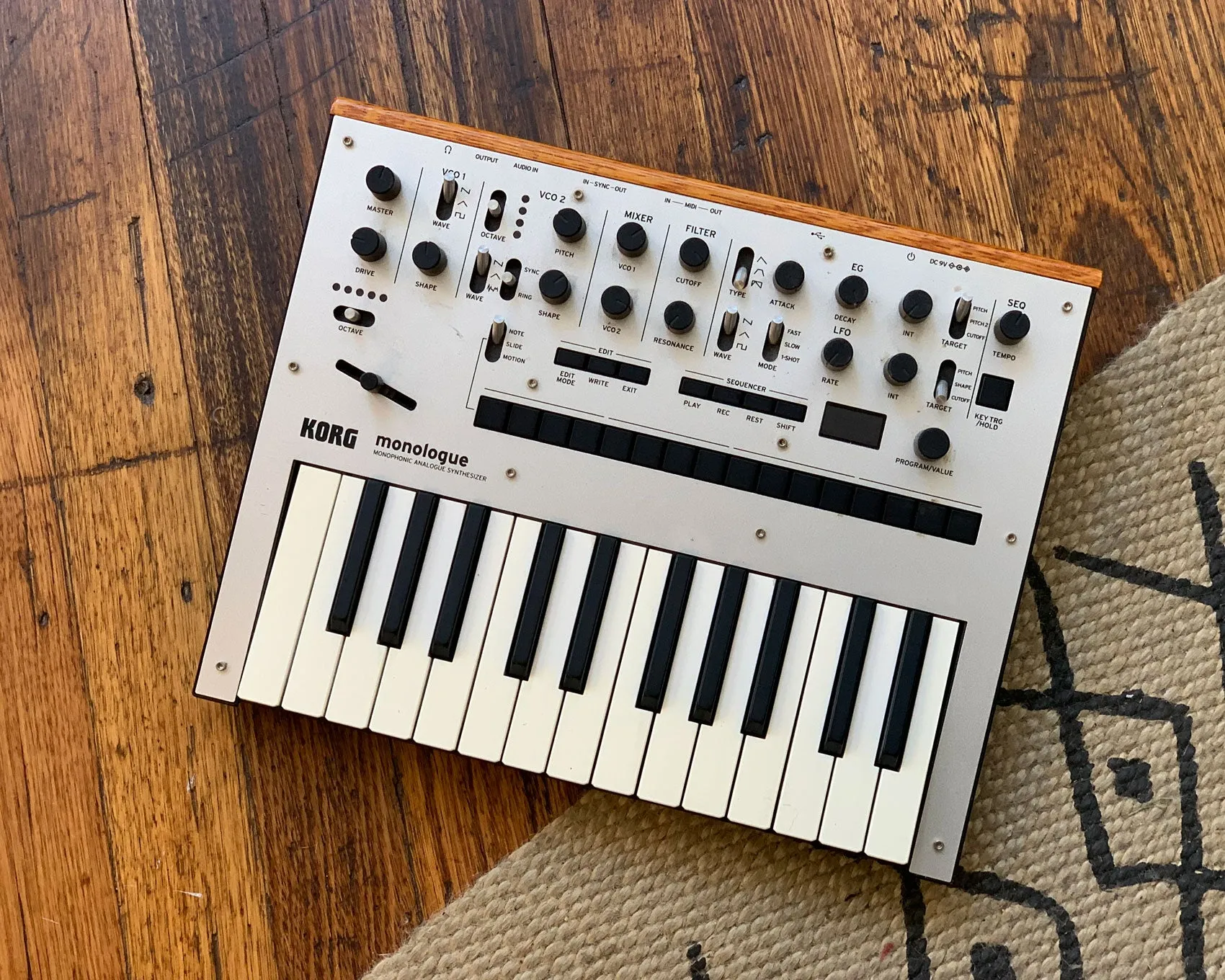 KORG Monologue SILVER