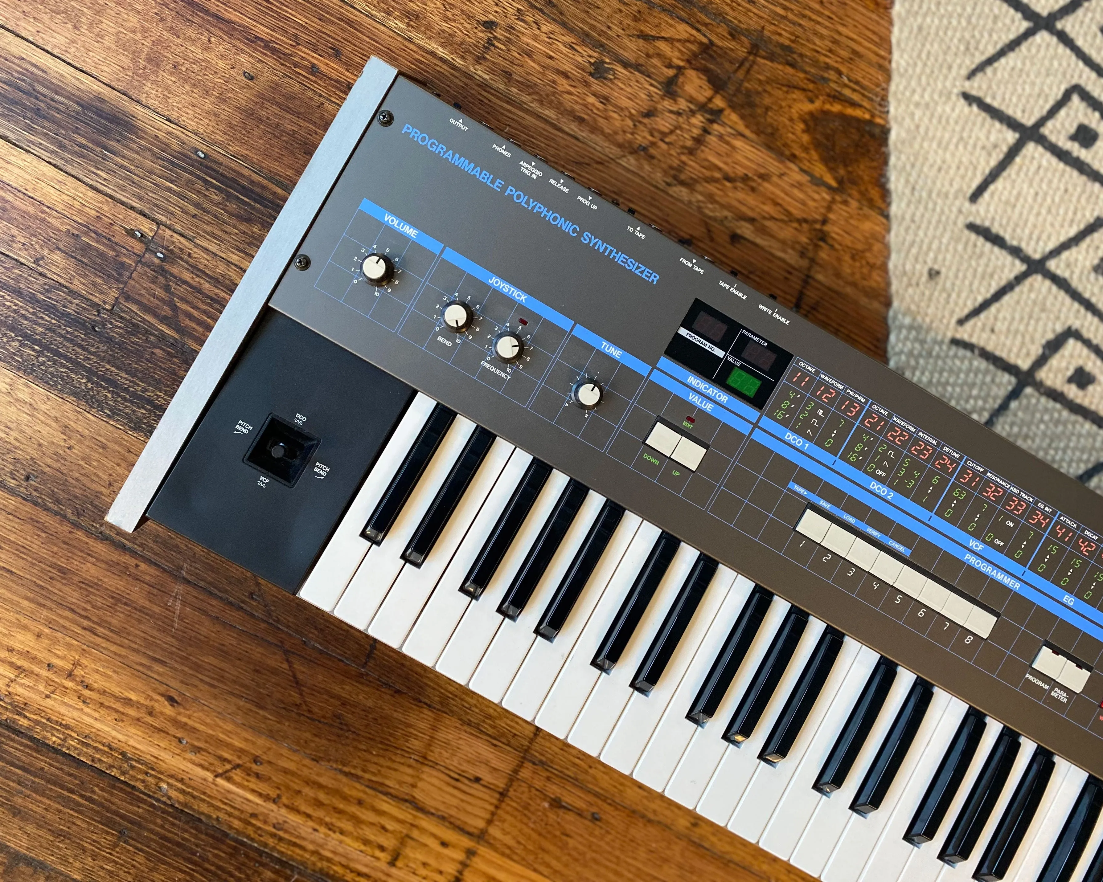 KORG Poly 61 Programmable Polyphonic Synthesizer