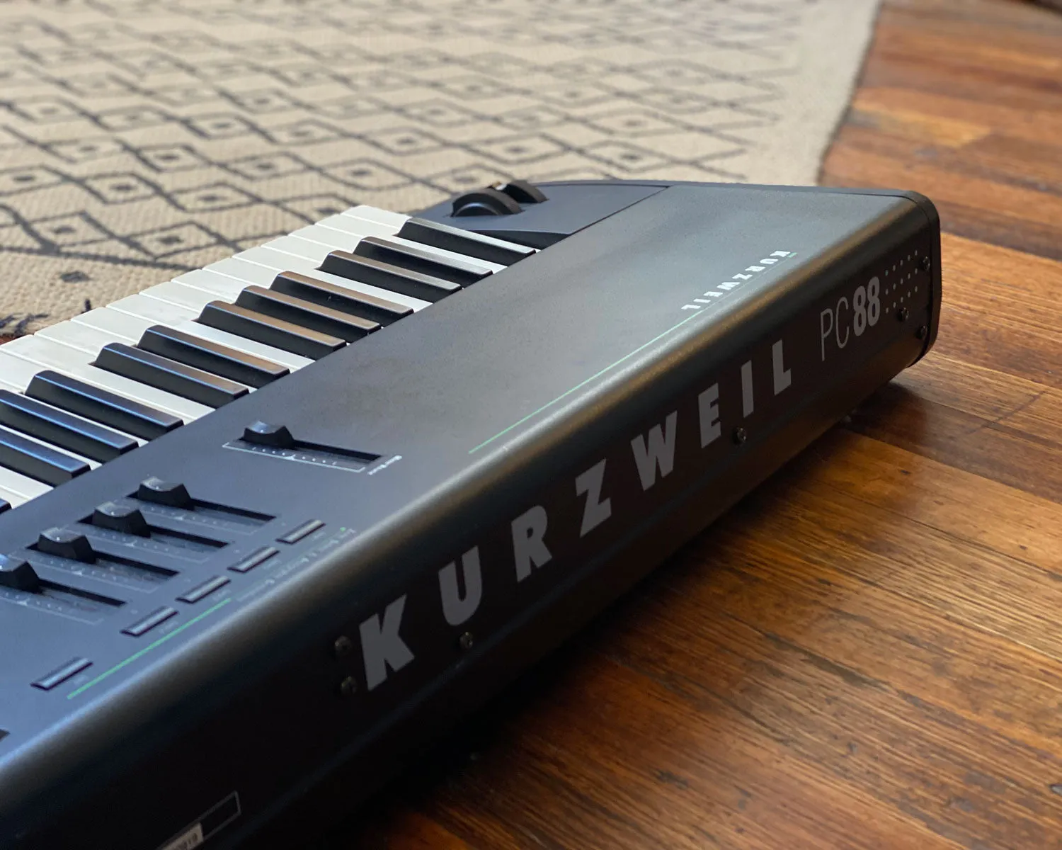 Kurzweil PC-88 64-Voice Performance Controller and Synthesizer