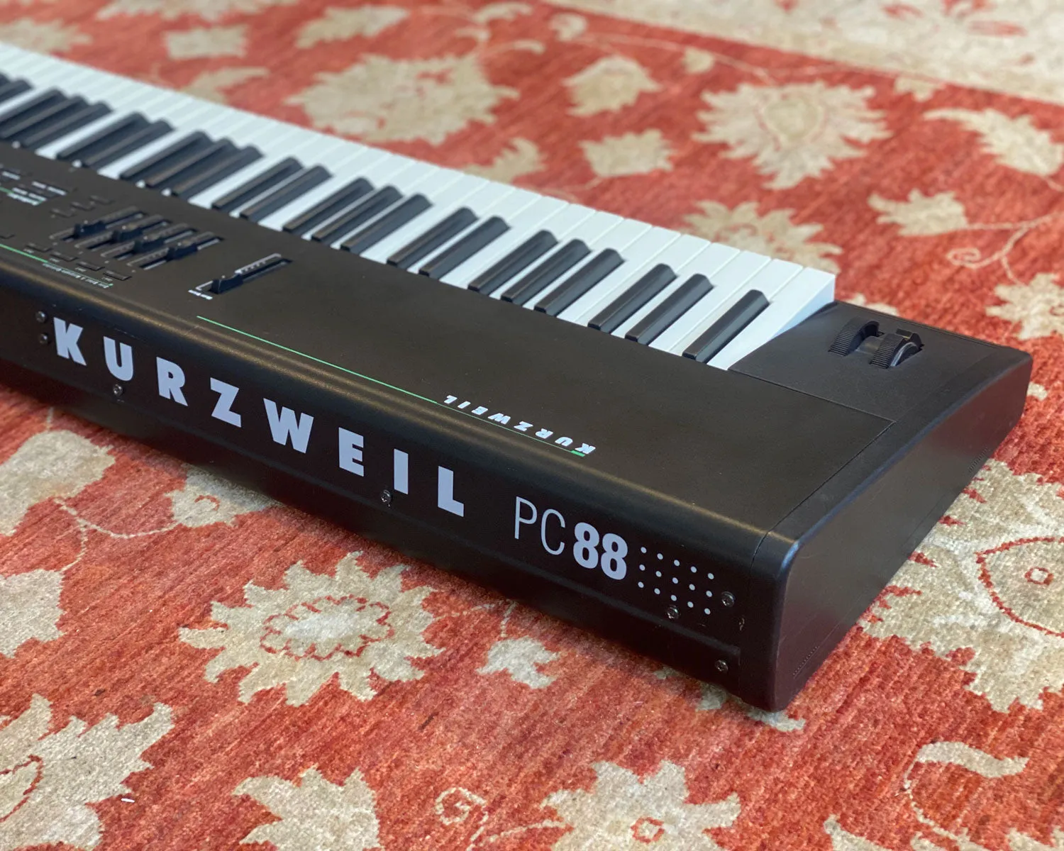 Kurzweil PC-88 64-Voice Performance Controller and Synthesizer